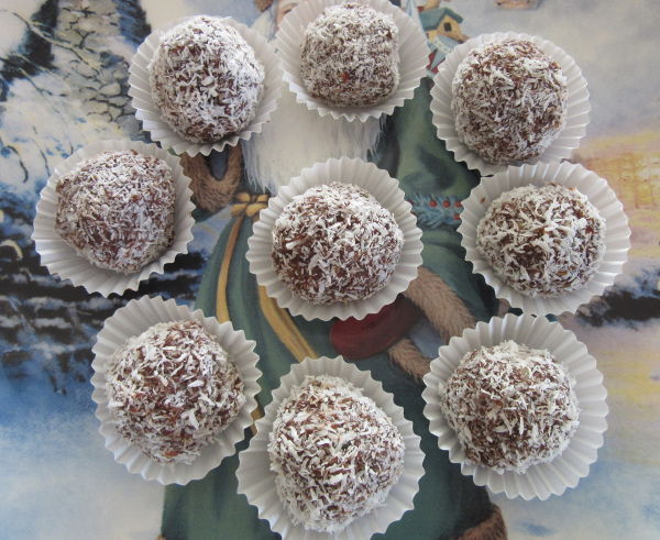 Trufas com cacau, t�maras, damascos e coco