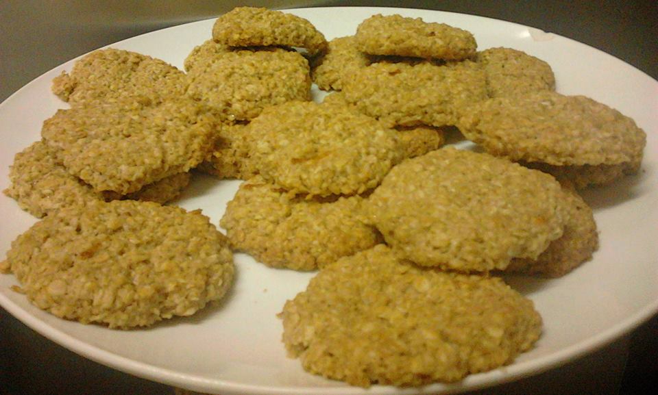 Bolachas de flocos de aveia integral com canela e lim�o