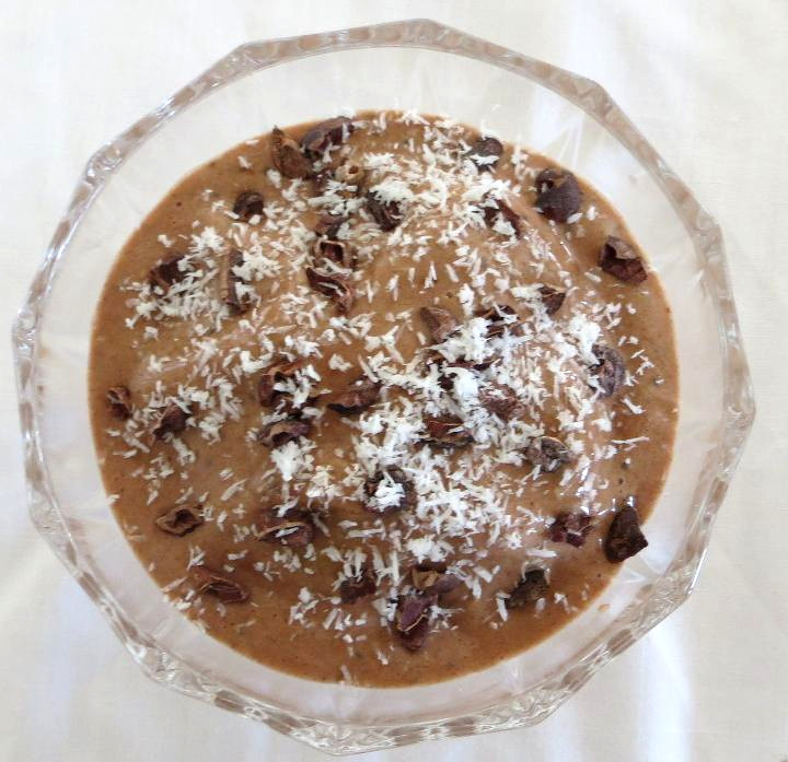 Ta�a com mousse de cacau e sementes de chia